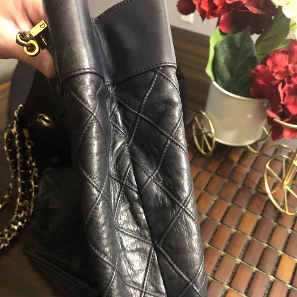 Authentic CHANEL Dark Navy Lambskin Tote - Picture 12 of 16
